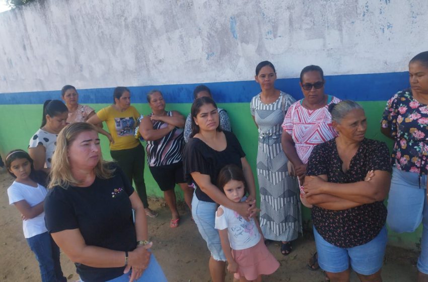  Descaso na Educação: Pais e alunos protestam por melhores condições na Escola do Projeto Maravilha em Eunápolis