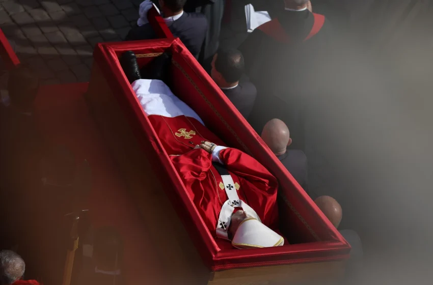  Papa Francisco é sepultado na Basílica de Santa Maria Maggiore