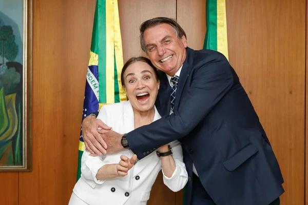  Regina Duarte critica STF por tornar Bolsonaro réu: ‘Um absurdo’