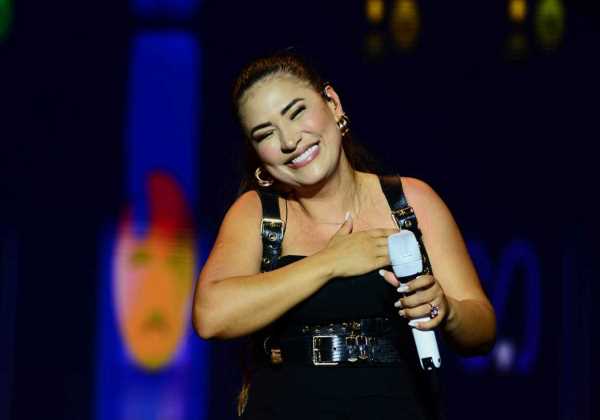 Simone Mendes se emociona ao reencontrar a avó de 92 anos na Bahia e comove fãs com carta aberta