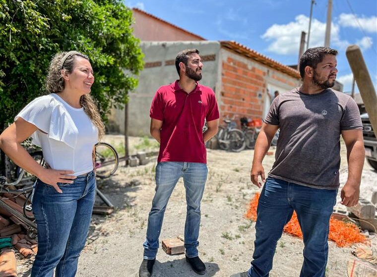  Obra de drenagem no bairro Juca Rosa recebe inspeção da prefeita Cordélia Torres