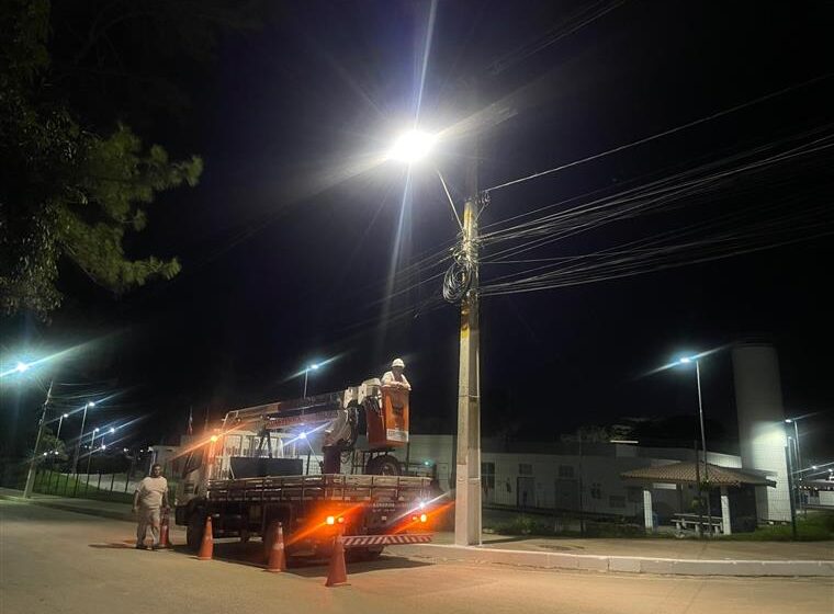  Prefeitura de Eunápolis amplia serviços de iluminação pública em diversos bairros