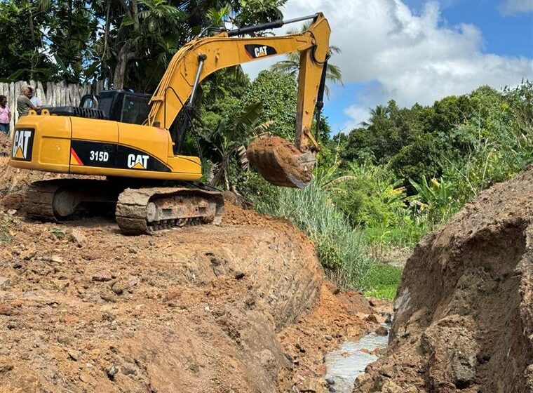  Prefeitura de Eunápolis segue com obra de drenagem pra beneficiar moradores dos bairros Rosa Neto e Juca Rosa